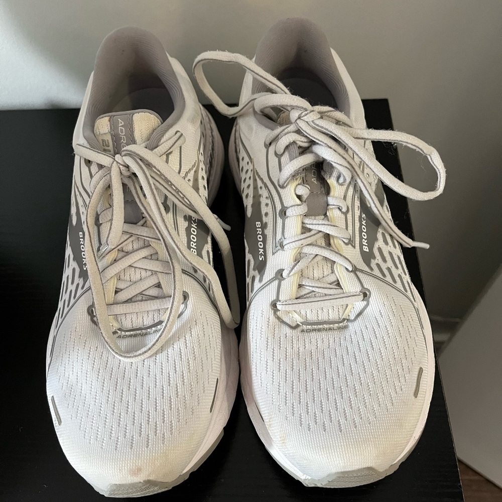 Brooks Adrenaline GTS Running Shoes - size 7.5